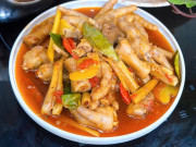 Bếp Eva - Chân gà không chỉ để luộc hay ngâm, đem xào cay lên là "hết nước chấm"