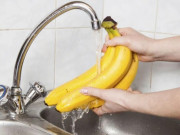 Bếp Eva - Chuối chín mua về nhanh hỏng, làm ngay những điều điều này chuối để cả tuần vẫn vàng ươm thơm nức