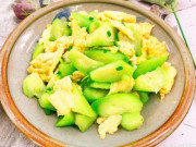 Bếp Eva - Loại quả là “nhân sâm của người nghèo” xào chung với trứng gà vừa bổ não lại đẹp da, ăn vào mùa hè thanh mát