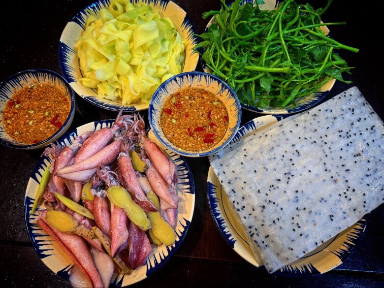Mực hấp cuốn rau muống đang siêu hot, cuối tuần rảnh rỗi chị em hãy thử ngay - 1