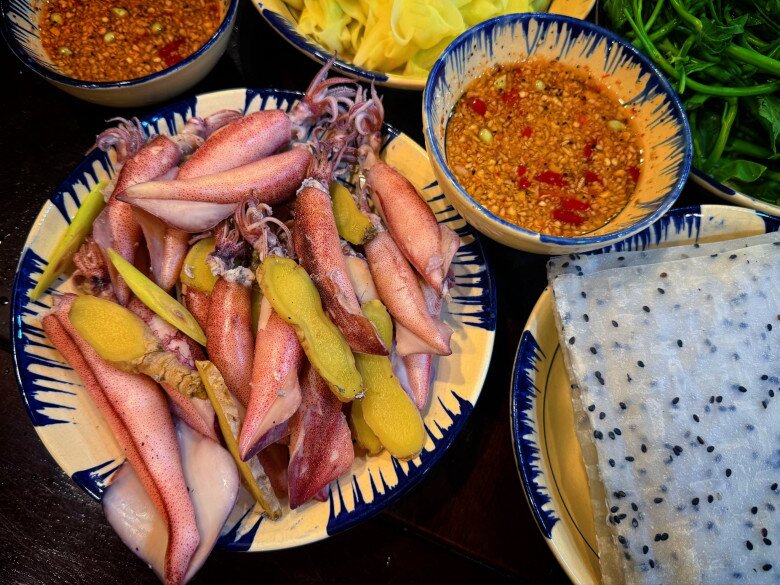 Mực hấp cuốn rau muống đang siêu hot, cuối tuần rảnh rỗi chị em hãy thử ngay - 3