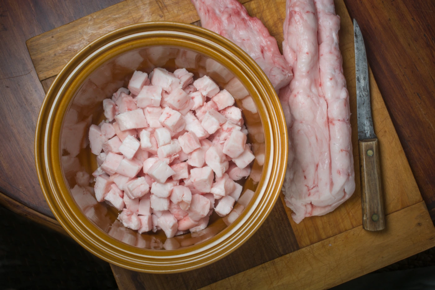Rán mỡ lợn, người sành ăn đổ thêm bát nước này vào làm mỡ trắng tinh thơm phức, tóp giòn tan, tôi thấy hiệu quả liền làm theo - 2