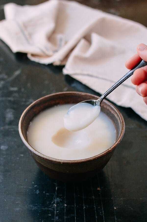 Rán mỡ lợn, người sành ăn đổ thêm bát nước này vào làm mỡ trắng tinh thơm phức, tóp giòn tan, tôi thấy hiệu quả liền làm theo - 7