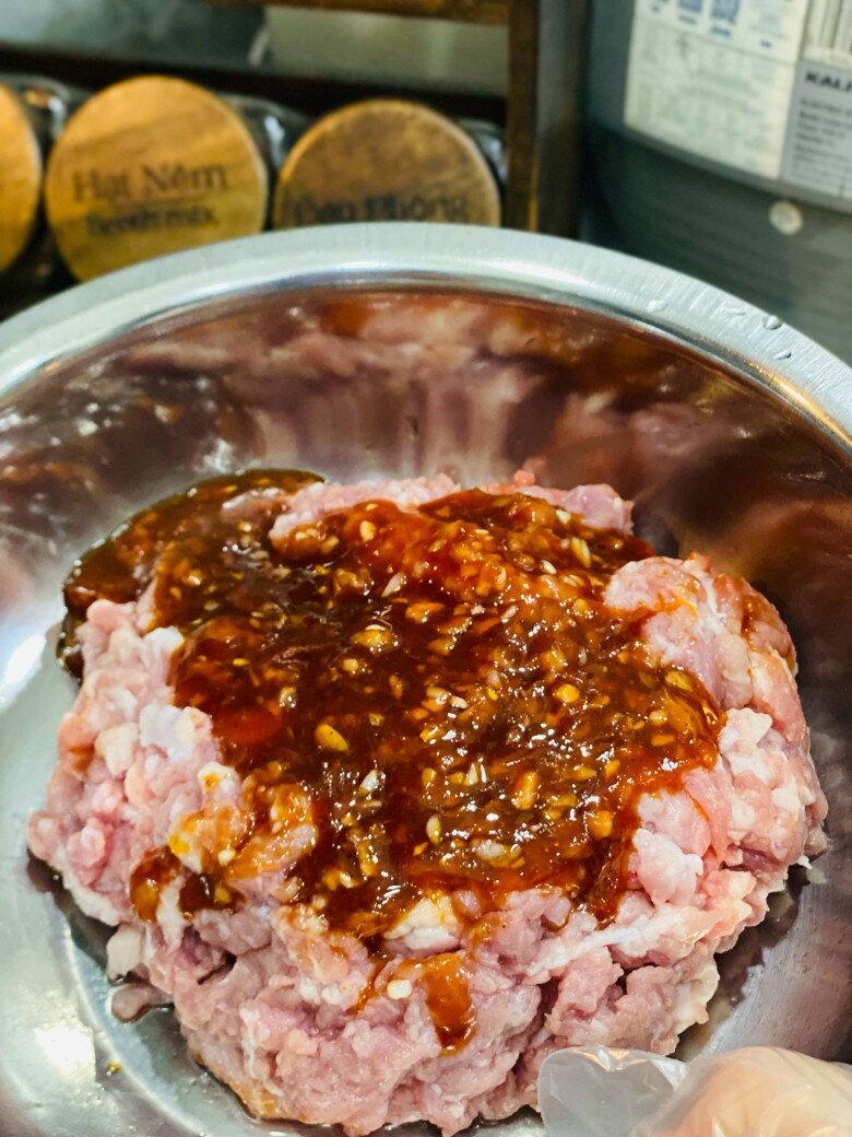 Thịt băm nướng mềm mọng, ngọt ngon thơm nức nhờ tuyệt chiêu tẩm ướp này! - 3