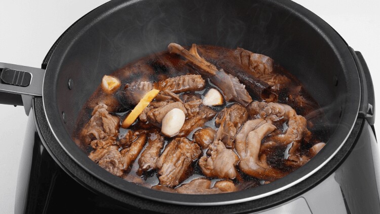 Thịt con này giá cực rẻ nhưng dinh dưỡng chẳng kém gà, đem kho bia được món đánh bay cơm, bất chấp thời tiết - 5