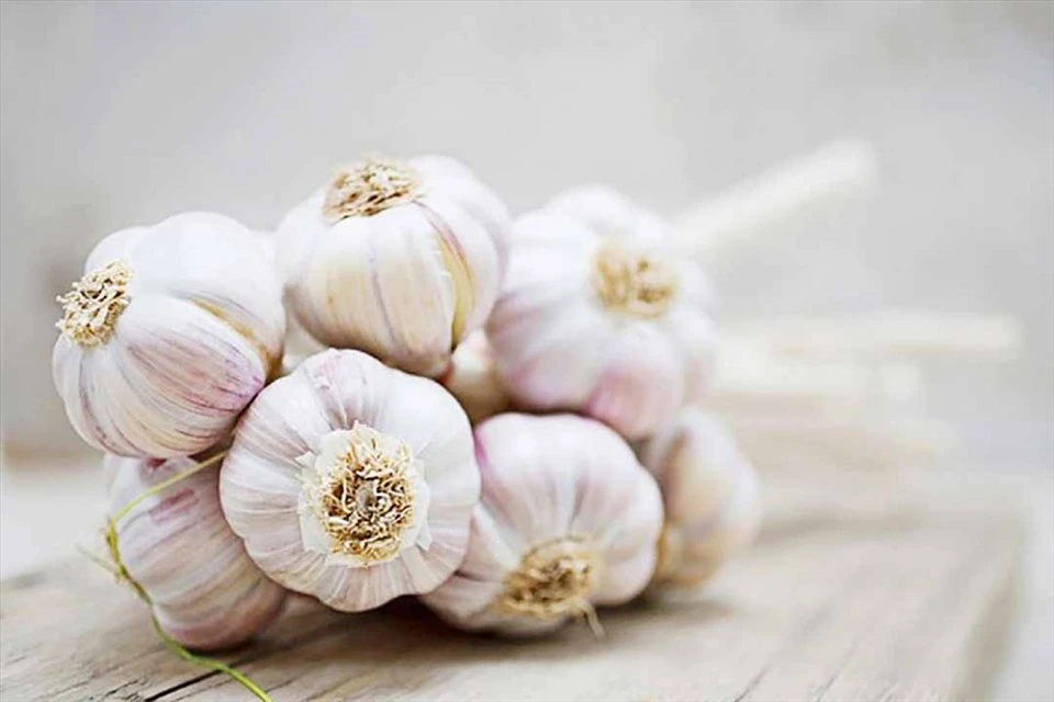 Tỏi bán đầy chợ nhưng có 4 củ này đừng mua, biết rồi nhớ báo mọi người cùng biết nhé! - 1