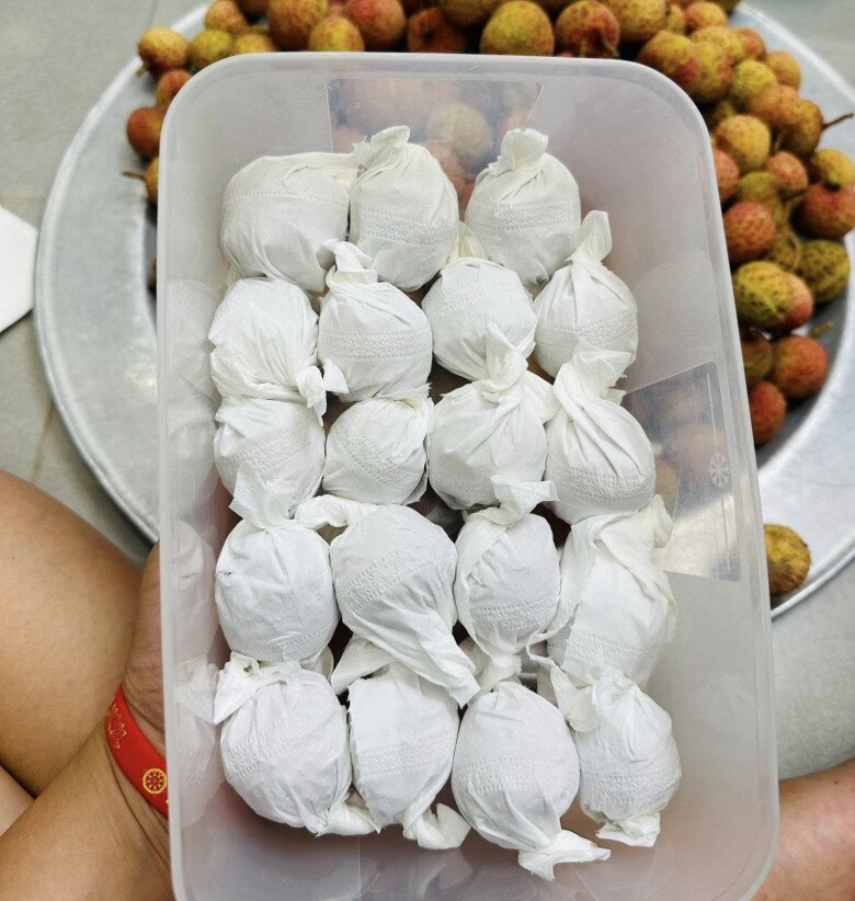 Vải mua về vài hôm là thâm vỏ, học mẹ đảm làm theo cách này để cả tháng vẫn tươi ngon, thích ăn là có - 7