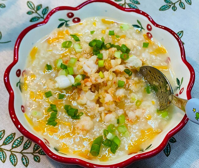 Vét tủ lạnh: Cơm nguội thừa rang mãi cũng chán, đem nấu kiểu này được món ăn sáng siêu ngon, giàu dinh dưỡng - 1