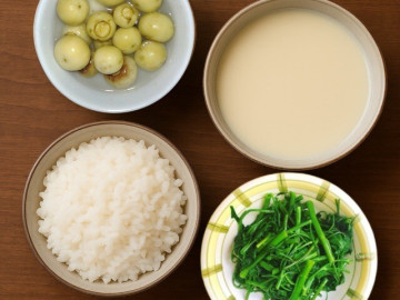 Canh sữa đậu nành ăn với cà muối: Sự kết hợp tưởng không ai dám thử mà ai thử rồi cũng “ủa ngon thiệt hả?”