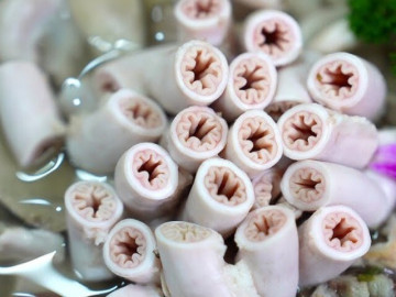Lòng se điếu là gì mà đắt đỏ, dân sành ăn săn lùng? Cách chọn lòng chuẩn và luộc ngon giòn không bị hôi