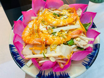 Nộm ngó sen tôm thịt giòn ngon, chua chua ngọt ngọt thanh mát cho ngày hè