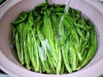 Loại rau có canxi gấp 36 lần canh xương hầm, xưa chẳng ai để ý giờ nhiều người ưa chuộng, 35.000 đồng/kg, xào tỏi cực ngon