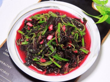 Loại rau có axit folic gấp 46 lần dưa chuột, mệnh danh là rau trường thọ, đem xào tỏi thôi cũng ngon