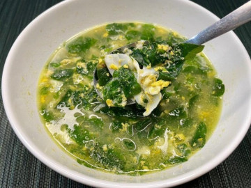 Cây này chỉ ăn lá, vitamin C gấp 45 lần rau thường, nấu canh hay luộc đều rất mát, được ưa chuộng vào mùa hè