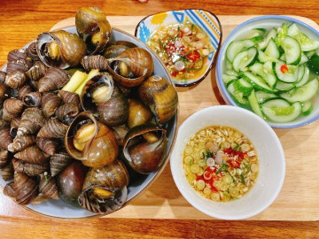 Luộc ốc, người cho nước người cho thêm mẻ, còn đây là cách làm của người bán ốc khiến con nào cũng ngon ngọt, sạch, giòn