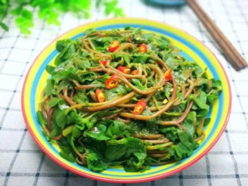 Cây dại vứt xuống đất là mọc tua tủa, có vị chua chua đem nấu canh hoặc xào vừa ngon lại bổ