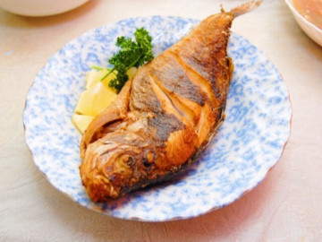 Dù rán loại cá gì, chỉ cần nhớ 2 điều này cá lúc nào cũng vàng ươm, bên ngoài giòn tan, bên trong mềm ngọt