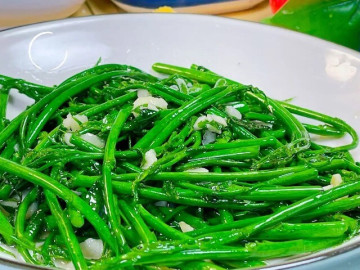 Loại rau thường chỉ nấu canh nhưng xào tỏi cực ngon, mùa hè đang nhiều mua ngay để thanh nhiệt giải độc, bổ sung sắt và canxi