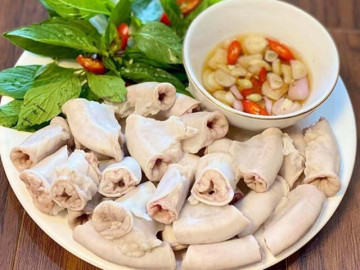 Luộc lòng lợn chỉ cần cho 1 loại gia vị này đảm bảo lòng trắng phau, giòn sần sật, mùa hè tha hồ nhậu lai rai