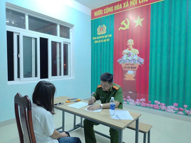 Công an làm việc với bà U.L