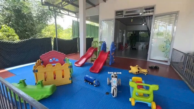 Đồ chơi trẻ em tại cơ sở của bà U.L