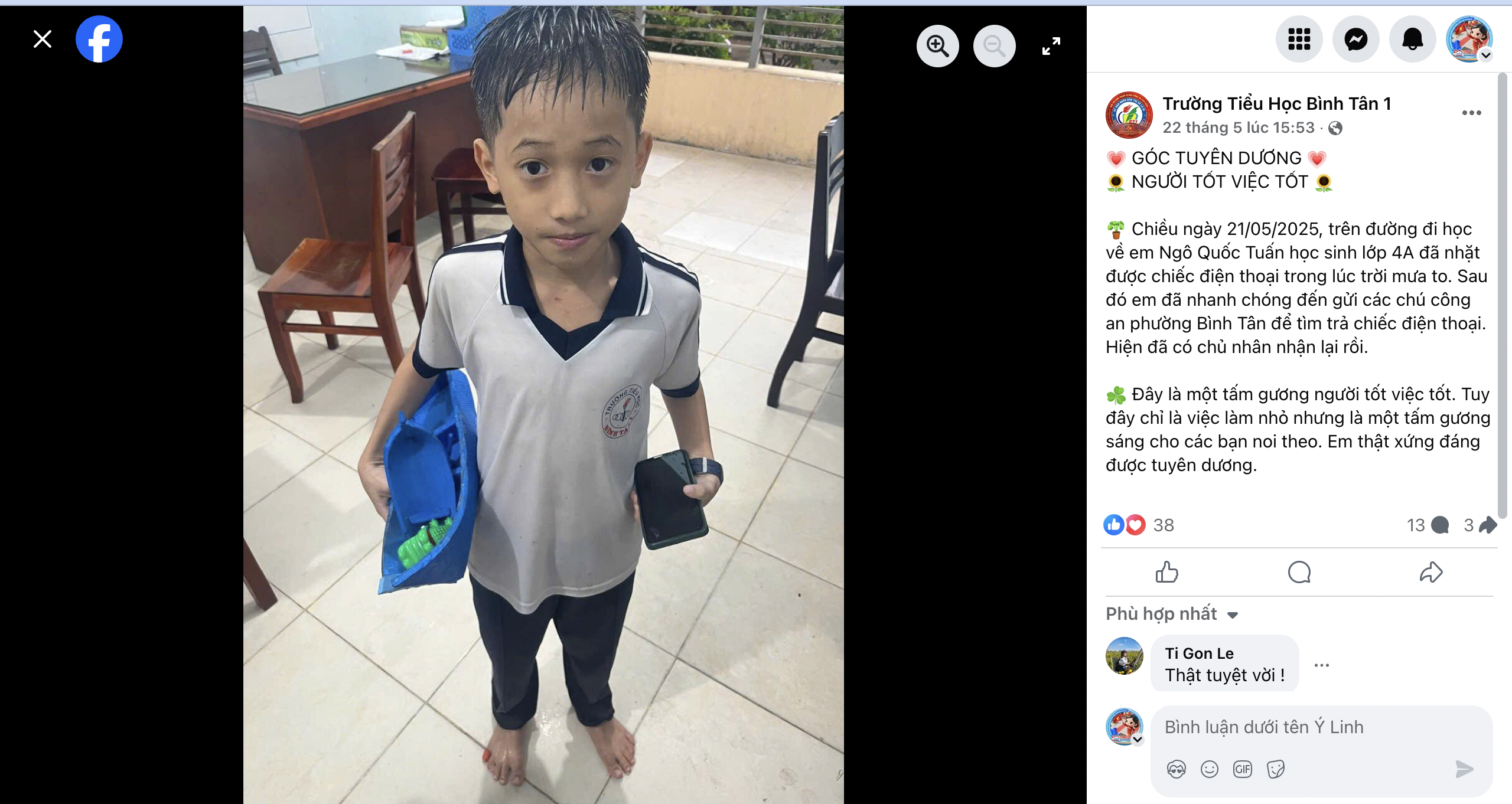 Hình ảnh cậu bé ướt sũng đến Công an phường để tìm chủ nhân cho chiếc điện thoại bị đánh rơi khiến nhiều người xúc động