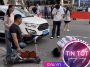 Tin tức - Nam sinh vừa ra khỏi phòng thi quỳ gối cảm tạ người cha cụt chân, câu chuyện phía sau khiến ai cũng xúc động