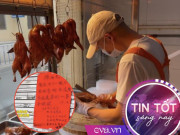 Chủ quán vịt quay đóng cửa để đưa con đi thi đại học, dù điểm không cao vẫn luôn tự hào: “Con gái là tuyệt vời nhất!”