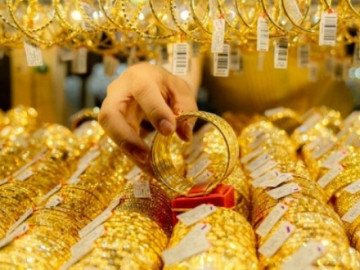 Giá vàng tăng cao, vì sao người dân không mang bán?