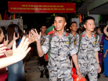 Khối diễu binh A50 tạm biệt TP HCM: "Tình cảm của bà con làm chúng tôi rất xúc động!"