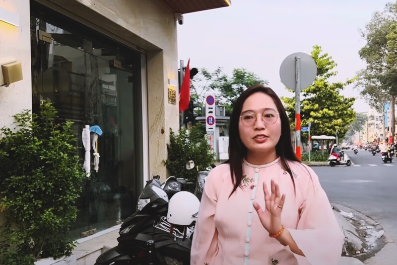 Cách đây không lâu, đệ tử của đạo diễn Khương Dừa là Youtuber Trang LTP đã ghé thăm căn nhà của nghệ sĩ cải lương Linh Tâm khi cơ ngơi này đang ở trong giai đoạn hoàn thiện. 