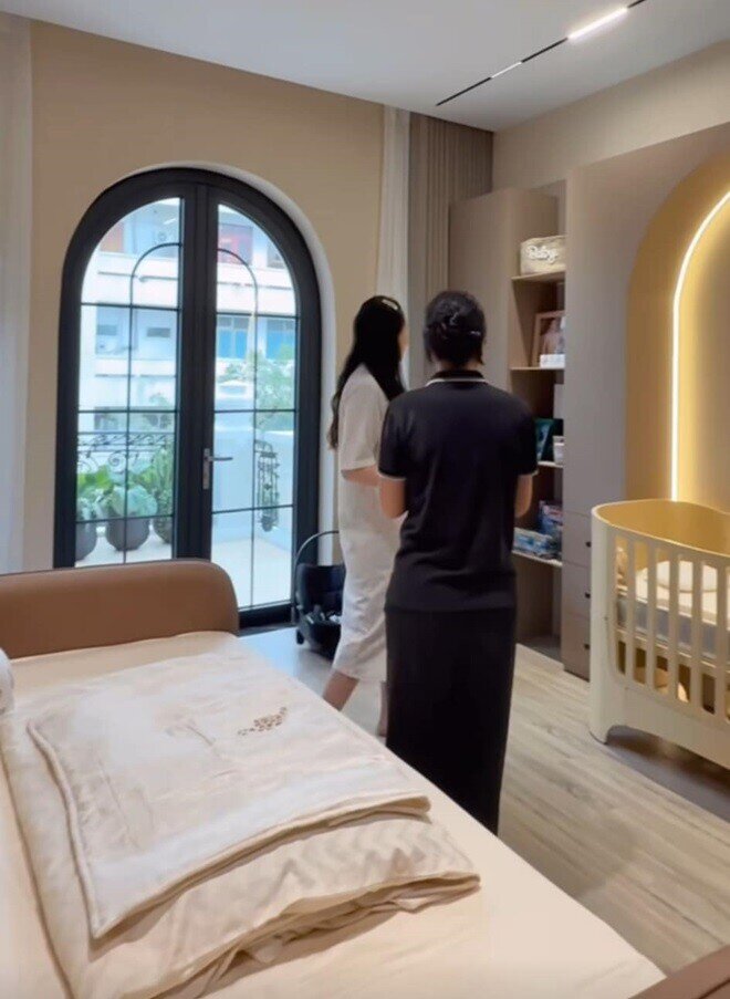 Việc sử dụng cây cảnh phù hợp còn giúp điều hoà không khí, giảm căng thẳng, tăng cảm giác thư giãn – điều mà ai cũng mong muốn sau một ngày dài bận rộn.