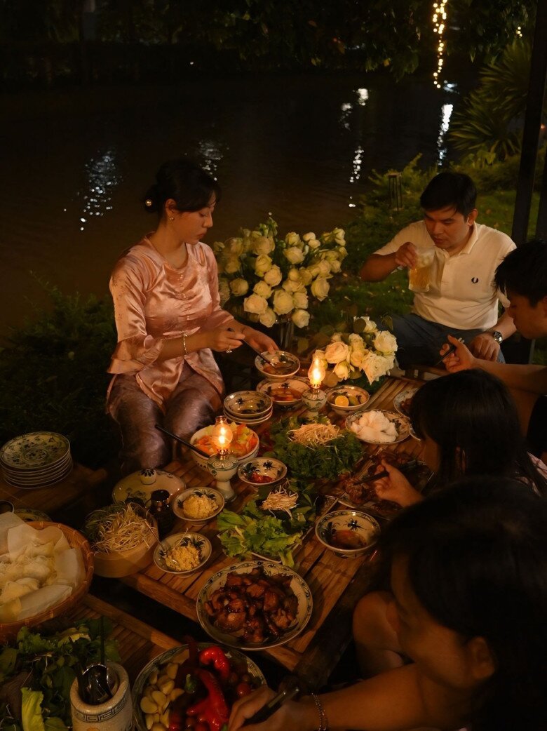 Dù đã là một Á hậu nổi tiếng và thành đạt, Ngô Thùy Linh vẫn trân trọng, lưu giữ những điều giản dị nhất trong ký ức gia đình.