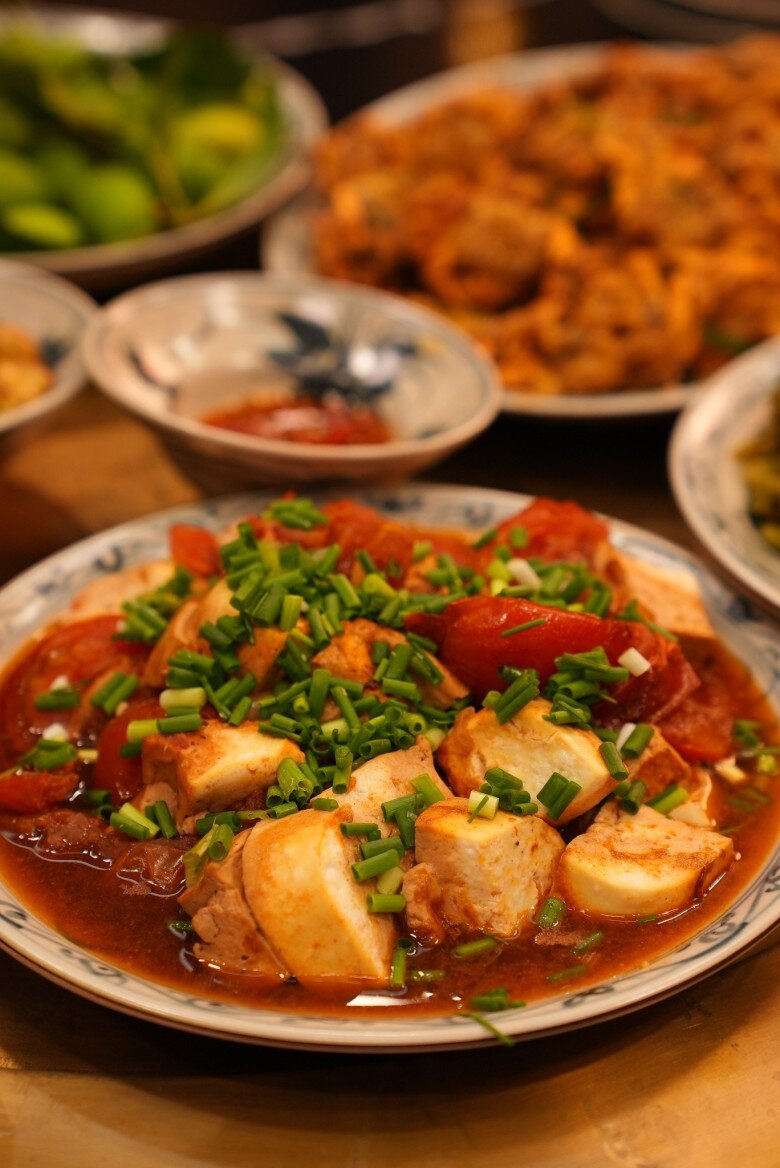 Mỗi món ăn đều mang đậm hương vị quê nhà, gợi nhớ những ngày thơ bé đầy ắp tiếng cười, gắn kết từng thành viên trong gia đình.