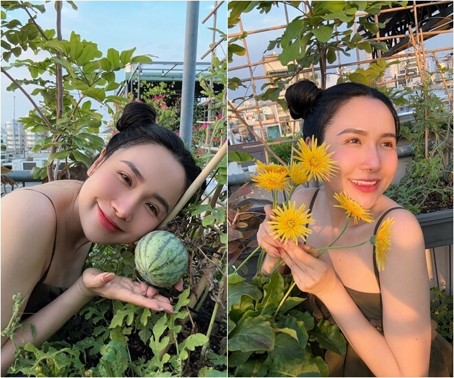Viên Vibi vui vẻ khoe thành quả là quả dưa hấu nhỏ xinh đang lớn dần trong vườn. Cây dưa leo giàn khỏe mạnh, được trồng ngay trên sân thượng giữa lòng thành phố.