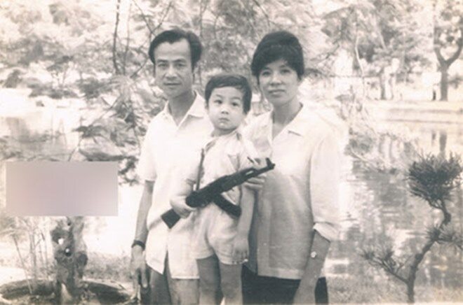 Anh Tuấn lớn lên trong gia đình khuôn phép.