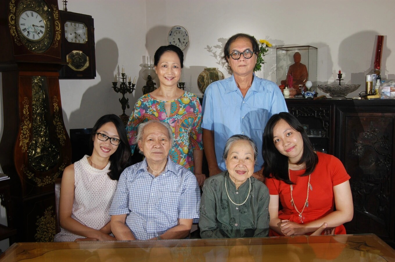 Gia đình NSƯT Tiêu Lang - Kim Xuân với những người con tài năng.