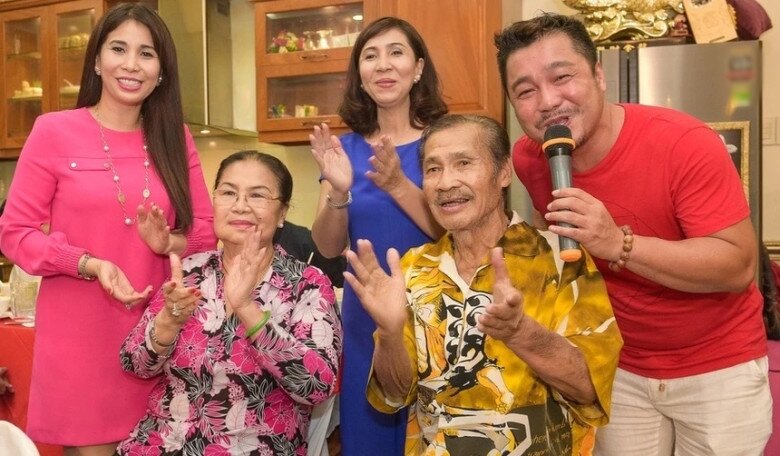 Anh em Lý Hùng rất có hiếu với cha mẹ.