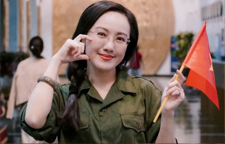BTV Hoài Anh có gia thế đáng ngưỡng mộ, trong đó ông ngoại là Đại tá - Giáo sư - bác sĩ.