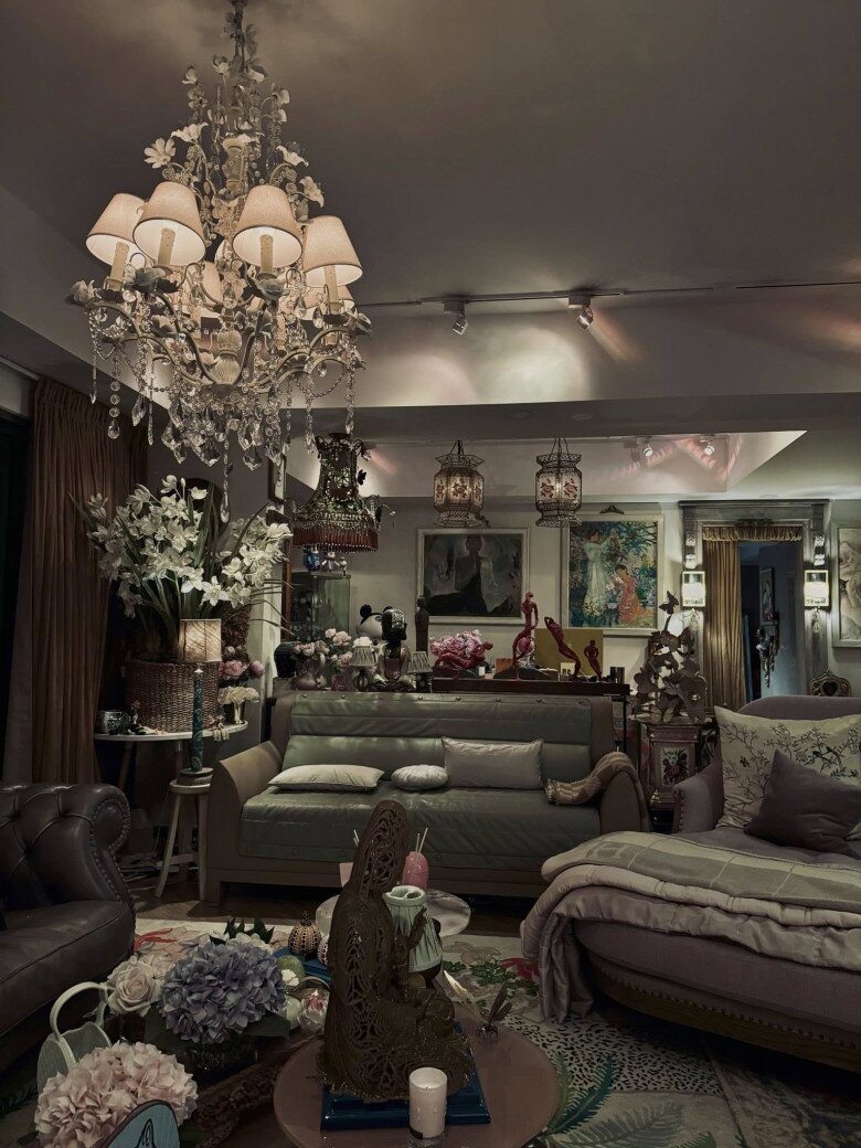 Không gian sống của Lý Quí Khánh là sự giao thoa độc đáo giữa vintage châu Âu, Á Đông truyền thống và một chút baroque lãng mạn.