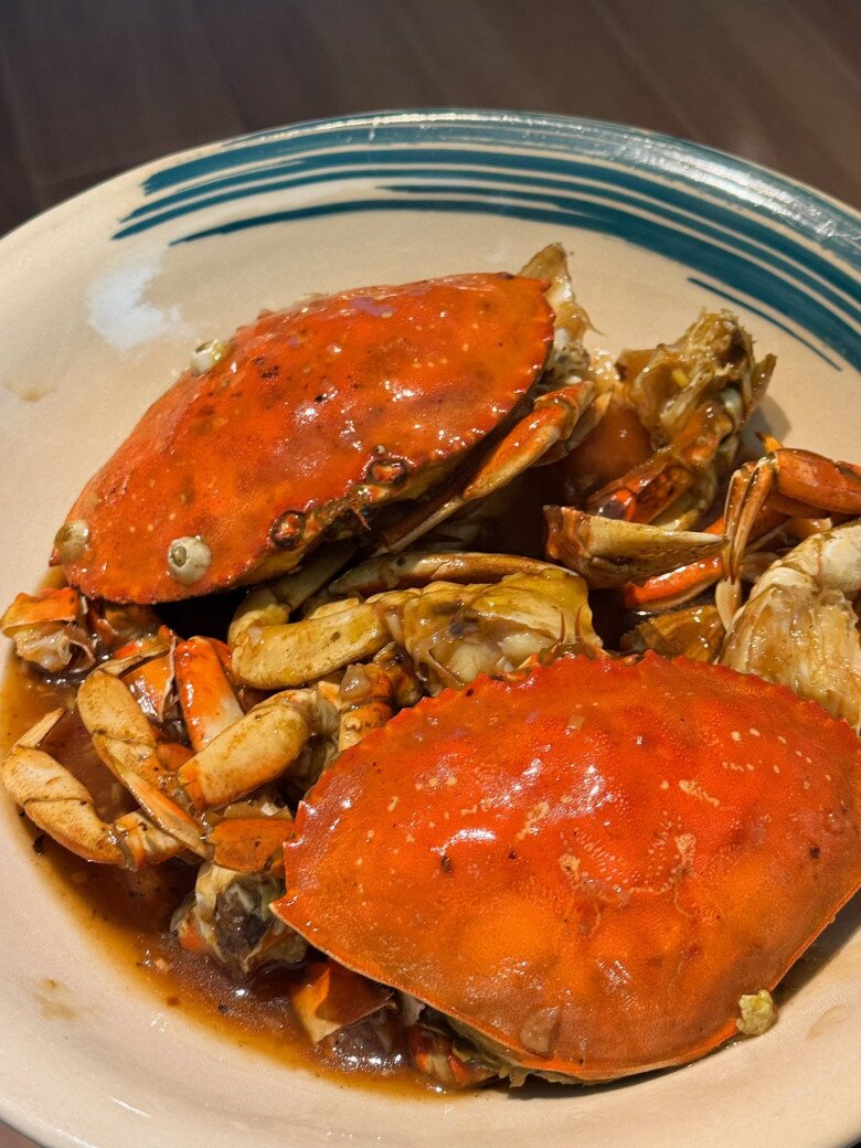 “Cua rang me chấm bánh mì! Ngon gì đâu” – Món ăn đơn giản nhưng đậm đà, đòi hỏi sự khéo léo trong chế biến để giữ vị ngọt tự nhiên của cua.