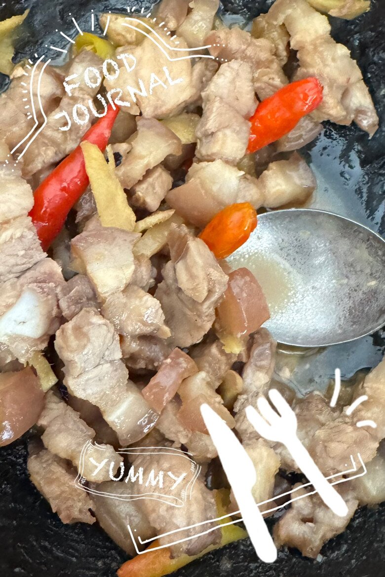 Gần đây, Diễm Hương còn khoe những món ăn rất đỗi dân dã, thân quen. Cô bày tỏ: Ra đường thèm thuồng đủ thứ… về với mẹ 1 cái là phủ phê ngon miệng.