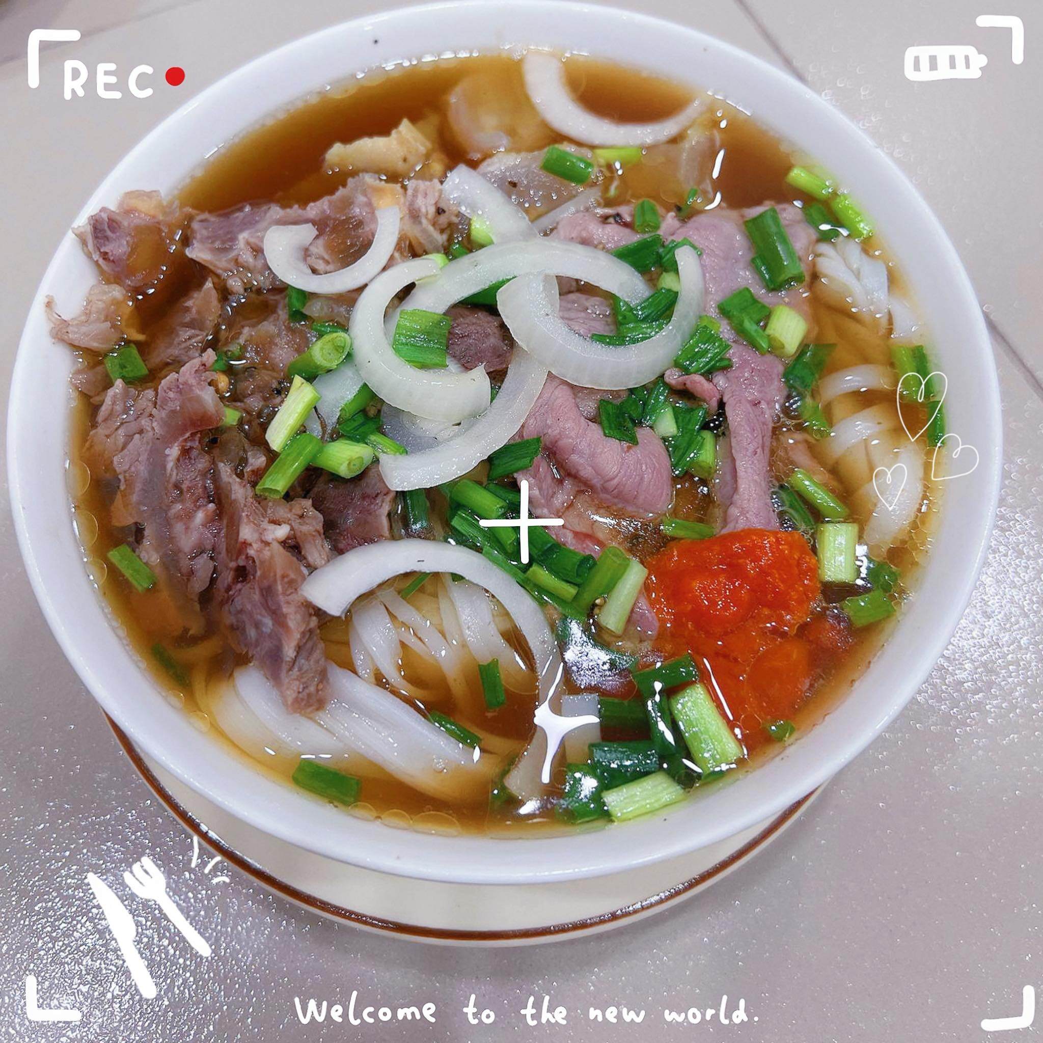Qua lời kể đủ biết ông xã cưng Diễm Hương cũng như con trai cô tới mức nào: Khi vợ bạn lúc khó ăn thêm kỹ tính thì không phải bạn chỉ việc lái xe chạy đi mua tô phở bò... về cho ăn, mà bạn phải đi chợ và nấu phở 20 tiếng để cho ra tô phở ăn đậm đà nhưng phải thanh, bò nhưng không được mùi bò sộc mũi và ngấy, ăn nhưng không được nhiều cholesterol phải healthy. Và vì thế dù đang ở Việt Nam - nơi mà bước ra cửa là vô vàn quán phở với đa dạng nội dung và giá cả thì Mập vẫn phải nấu phở cho vợ và Noah ăn.