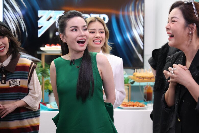 Nữ ca sĩ trở lại đầy tươi trẻ tại Chị đẹp.