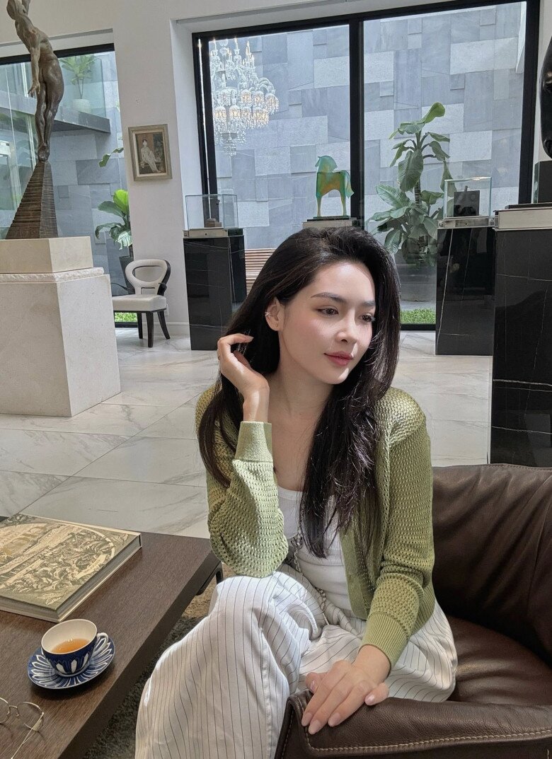 Cô gái Người Ấy Là Ai phẫu thuật đẹp nhất nhì Việt Nam và mối quan hệ thân thiết với amp;#34;chị chồng hụtamp;#34; - 1