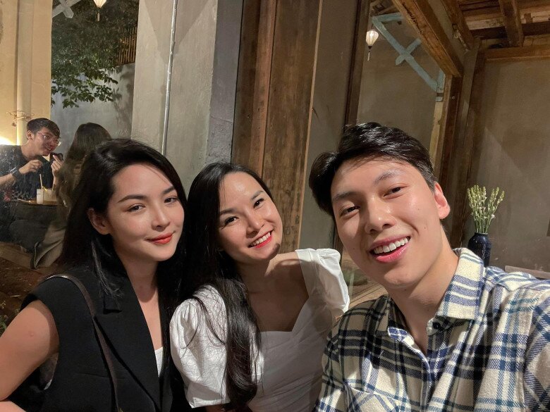 Những cuộc gặp gỡ của Thu Ngọc, Thanh Quỳnh, đôi khi có mặt Alan.