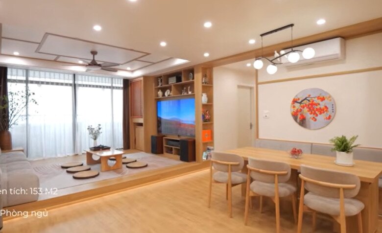 Phòng khách sàn nâng phong cách Nhật - Kamachi vừa tạo sự trang trọng cho khách đến chơi, vừa tận dụng không gian bên dưới để chứa đồ rất hiệu quả.