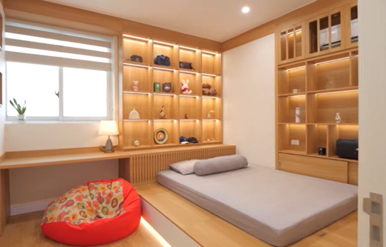 Mỗi góc trong căn hộ đều thể hiện sự chỉn chu, hài hòa và đặc biệt là rất “đời” - đúng như chính con người anh ở ngoài đời thật.