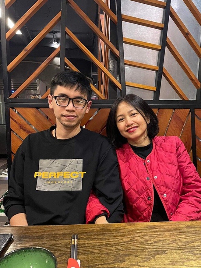 Các con NSND Trung Anh đều học giỏi, tự lập, tốt nghiệp ở nước ngoài.