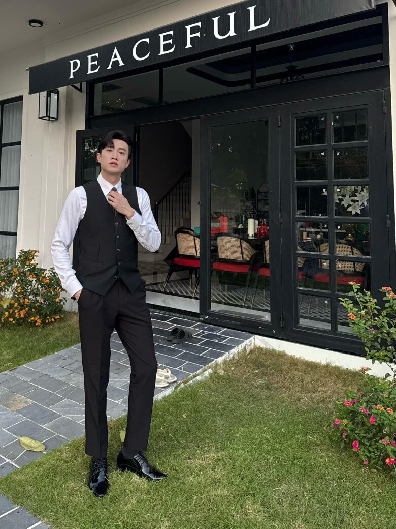 Nam diễn viên kiêm ông chủ hàng loạt nhà hàng nhiều lần chia sẻ về không gian sống đẳng cấp của mình. Không gian Peaceful được bài trí rất tinh tế.